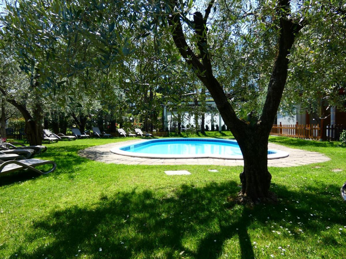 Residence Villa degli Aranci Riva del Garda Esterno foto